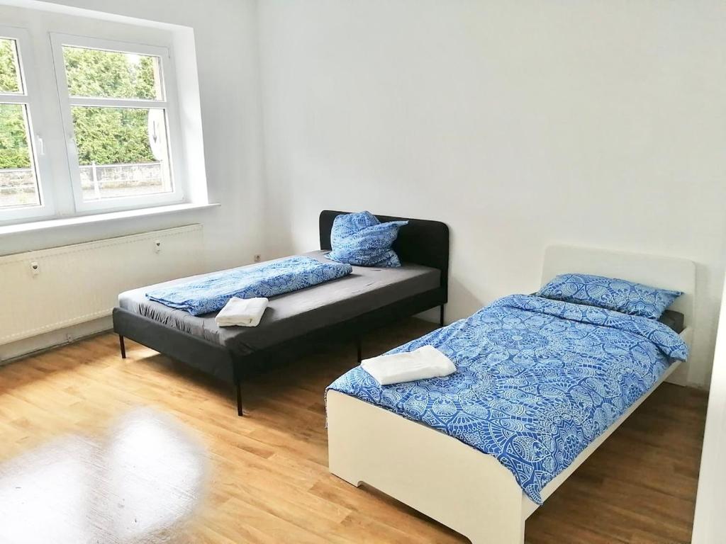 Large flat with separate rooms for 8 guests ST0, Zeitz