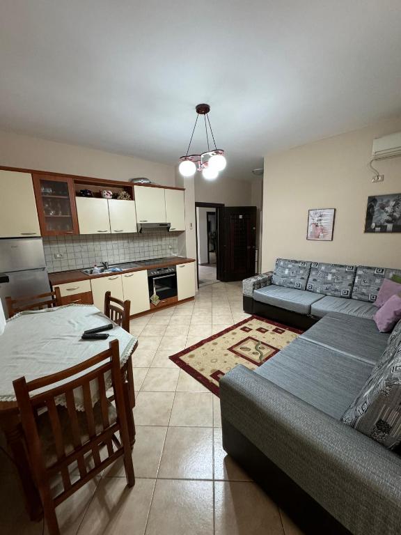 Arben apartament, Golem