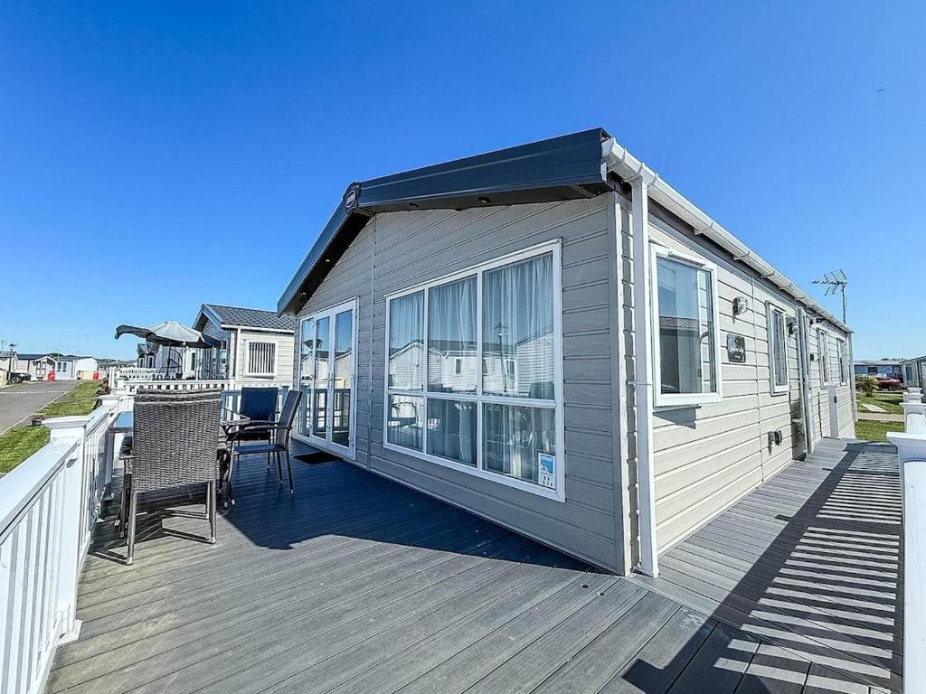 Brisbane Lodge, Dovercourt