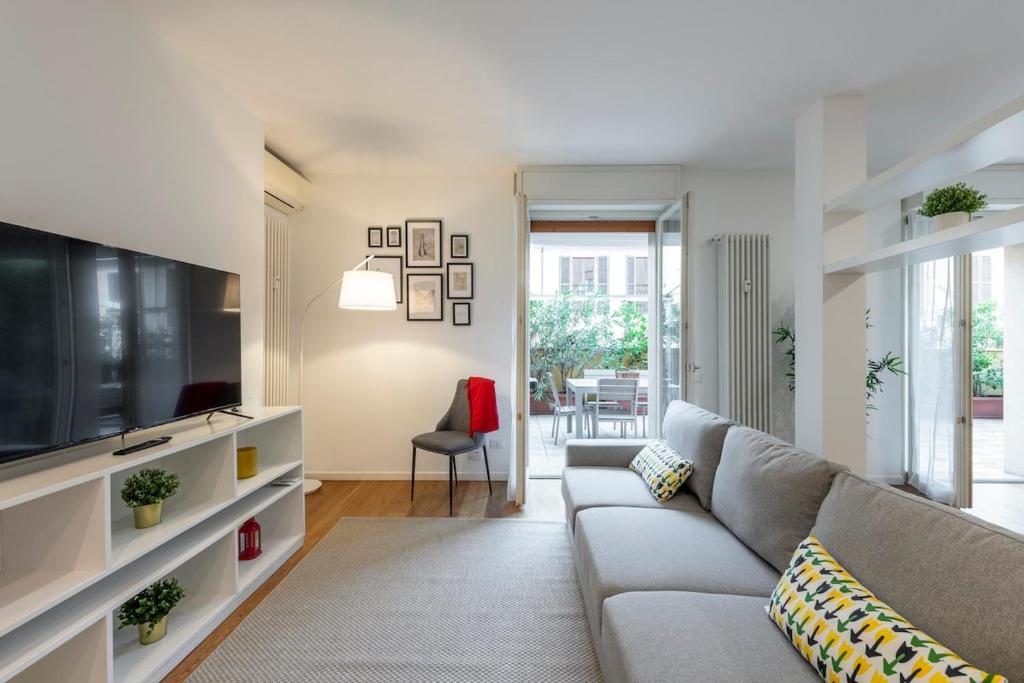 Vigoni 3 - Wonderful Penthouse with Terrace - B Home, Milán