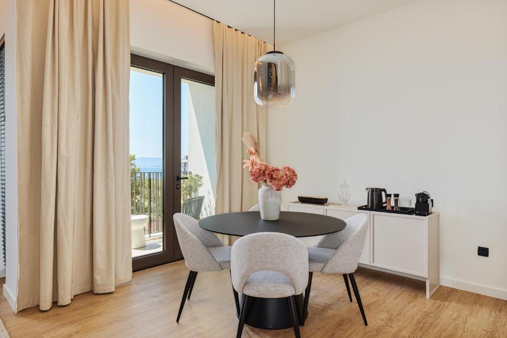 Boka Place Porto Montenegro Luxury apartments-Sea View with FREE garage - 1