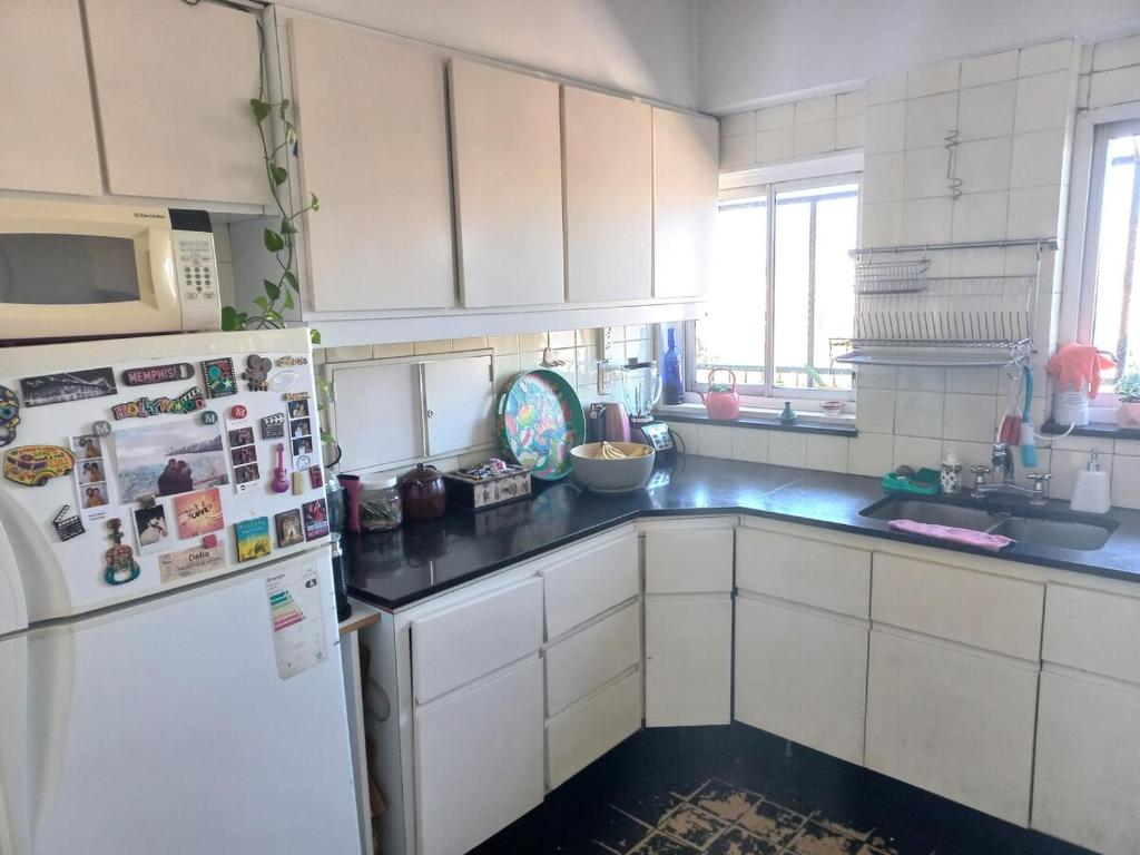 Bedroom and private bathroom in a spacious apartment - 3