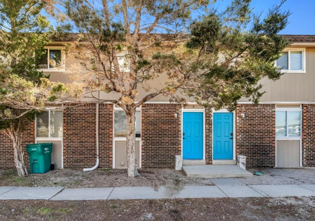 All New! Convenient Location! Sleeps 6, Denver