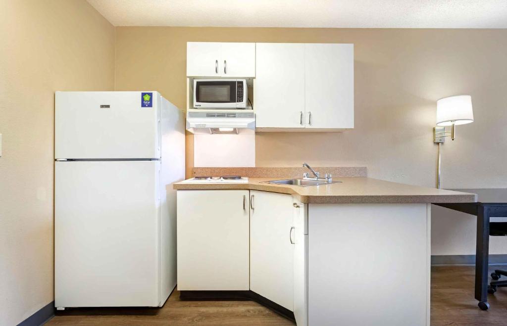 Kitchen, Extended Stay America Suites - Houston - Willowbrook - HWY 249 in Houston (TX)
