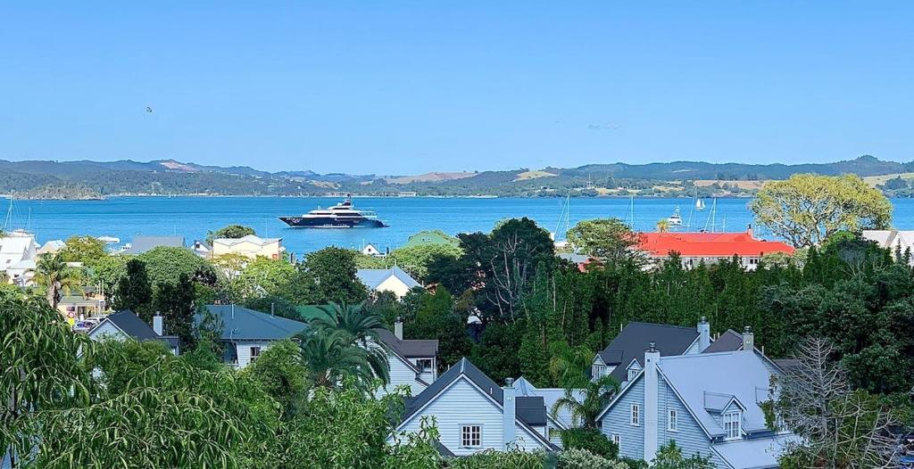 Forty9 Steps, Russell