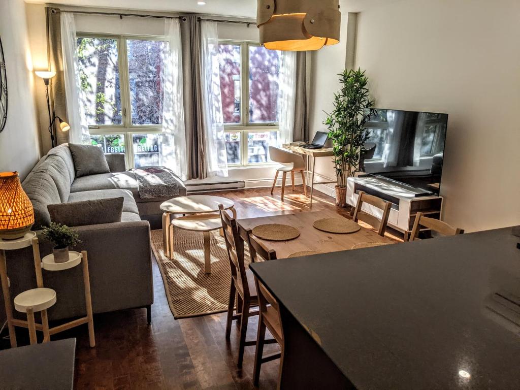 Bright & Spacious 2-Bedrm in the Heart of Montreal, Montreal