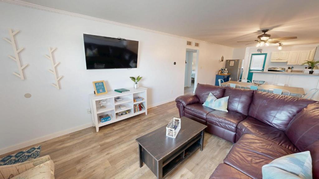 Venus 202- by Holiday Isle Properties, Fort Walton Beach