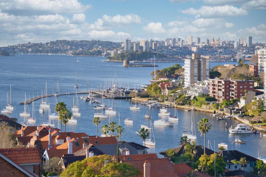 Panoramic Harbour View Apartment, Sydney