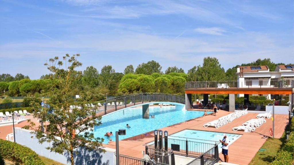 Nice apartment with swimming pool and solarium, Bibione