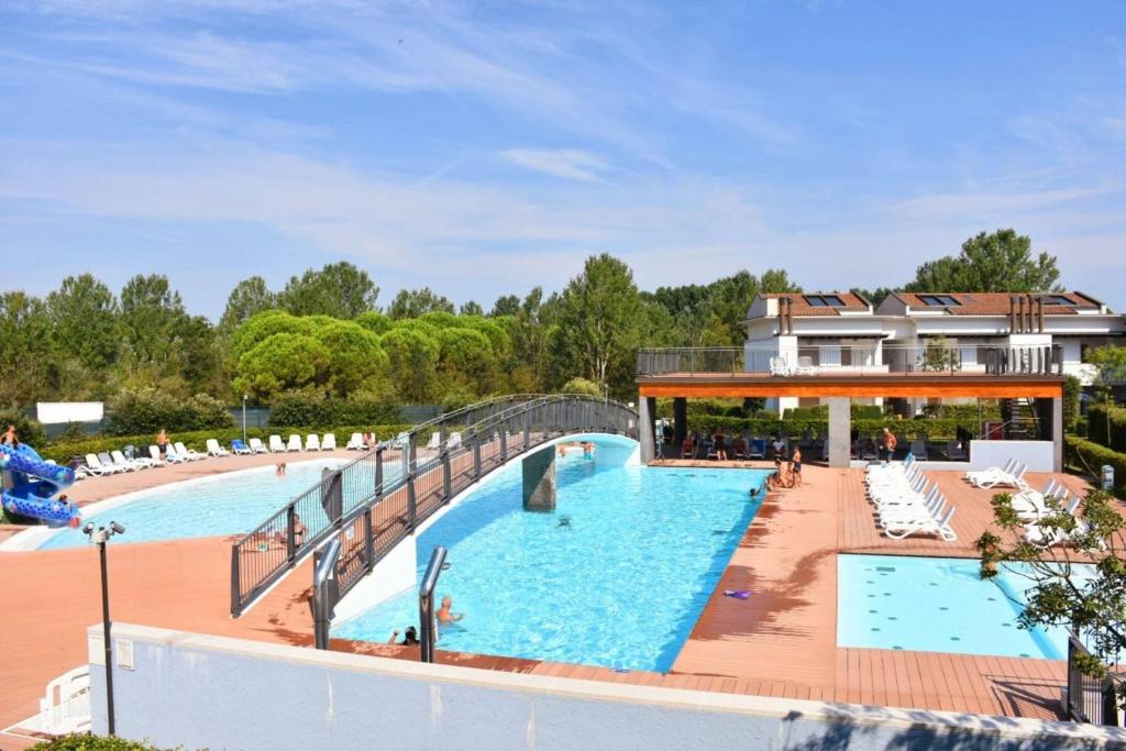 Comfy flat in a beautiful village with swimming pool, Bibione
