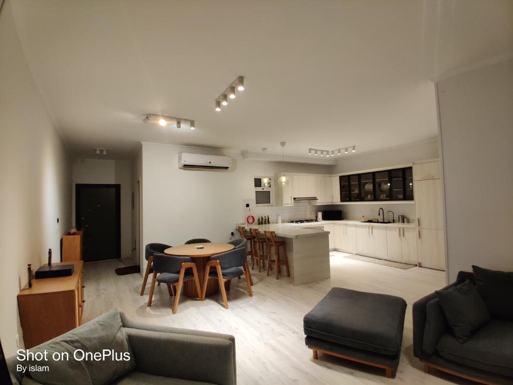 Chic Boho Vibes Apart -Smart Home 2BR - New Cairo - Family only retreat, New cairo