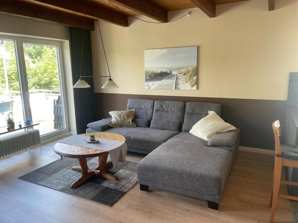 Tohus up Tied, Schönberg