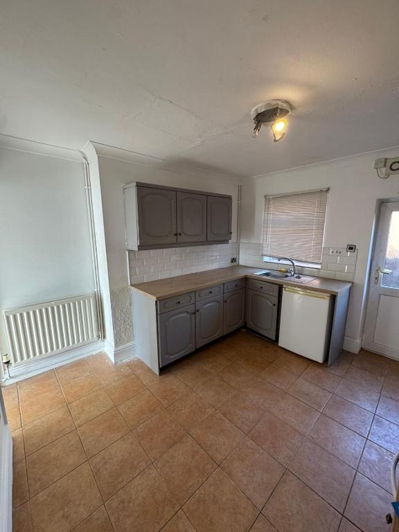 Cheap Grantham Town Centre Terrace House, Lincolnshire
