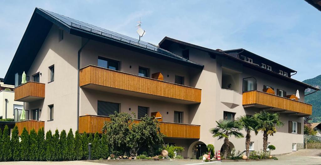 Rosalie Apartments - 4