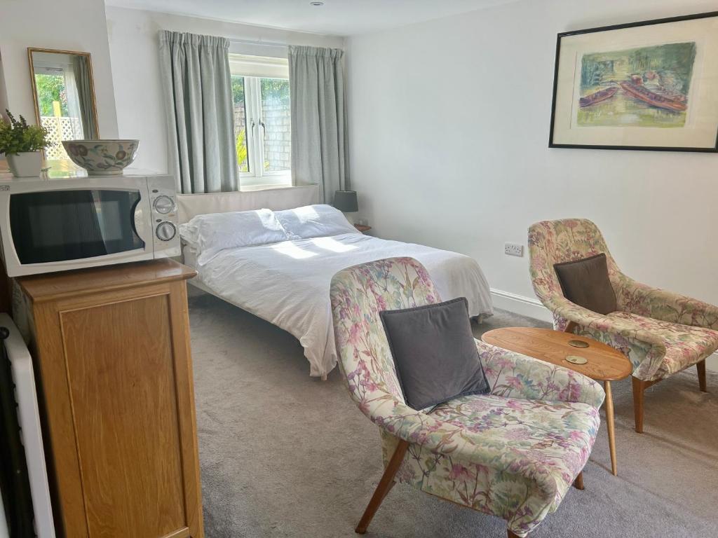 Self contained annex with full kitchen, Witney