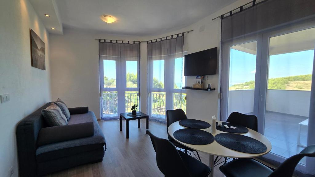 Carso Olea A2, Podstrana