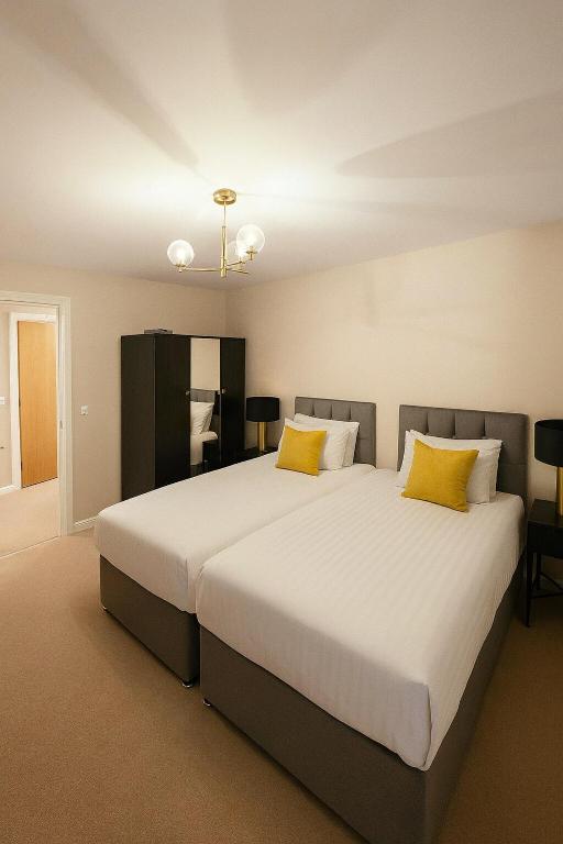 Modern 2-Bed Flat, Hatfield, Sleeps up to 4, Hatfield