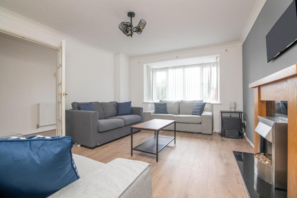 5 BD - Large House Oadby, Oadby