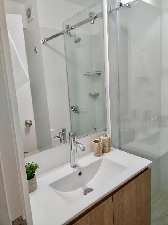 2 Bedroom Apartment in front of Miraflores - 2