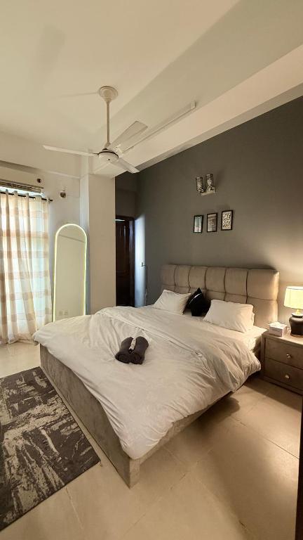 2BHK by Musafir Dastaan, Islámábád