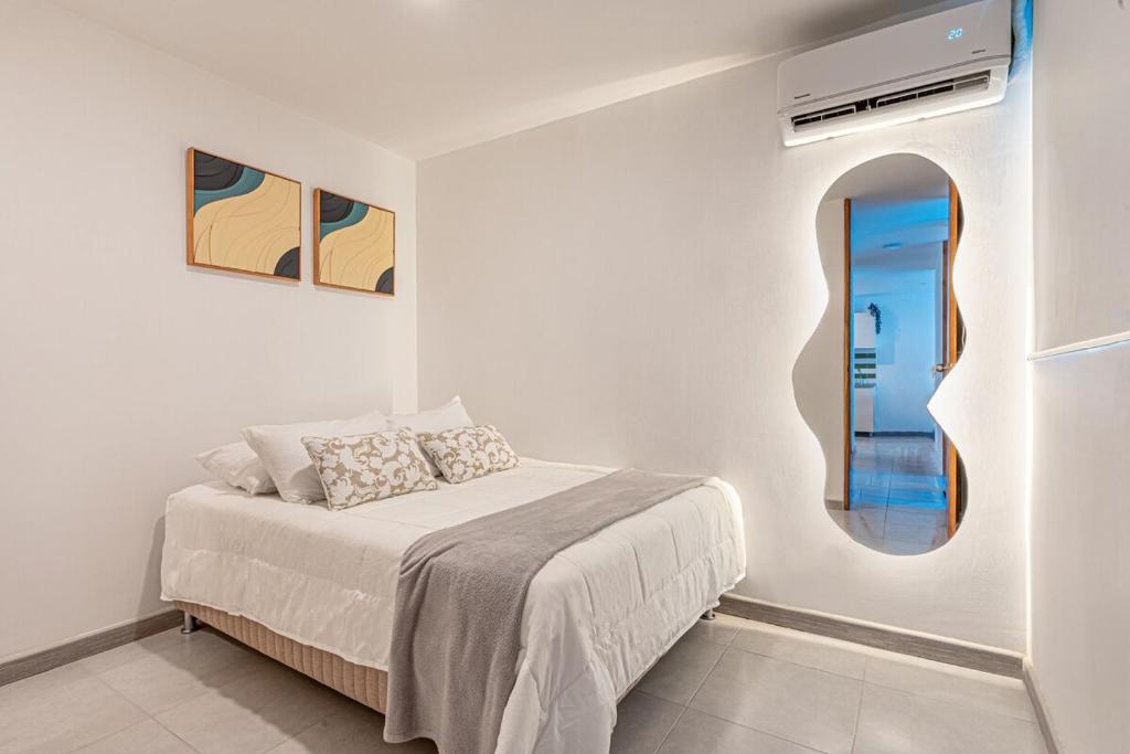 Cartagena Stay with Balcony and Fresh Sea Breeze - 2