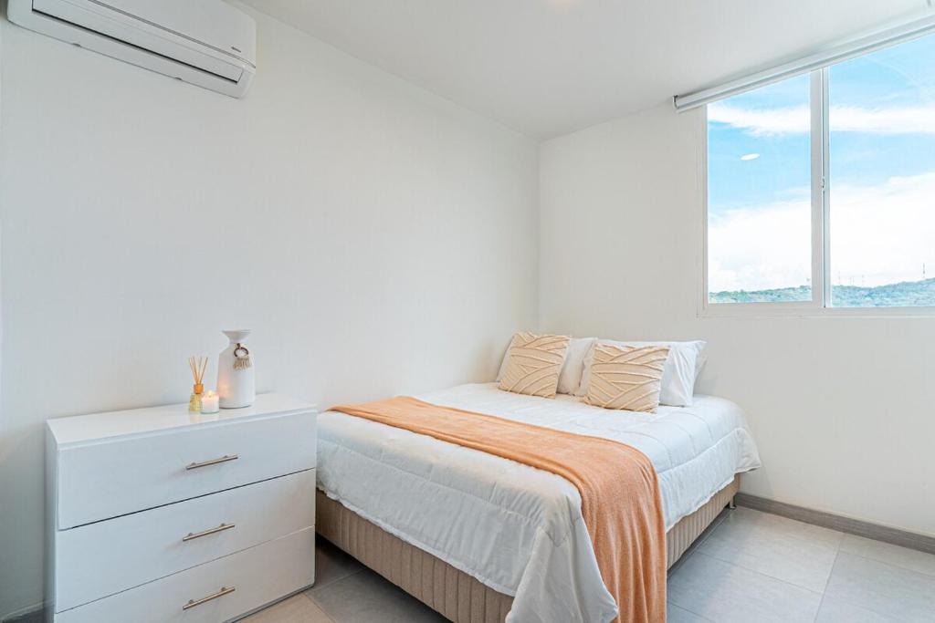 Cartagena Stay with Balcony and Fresh Sea Breeze - 3