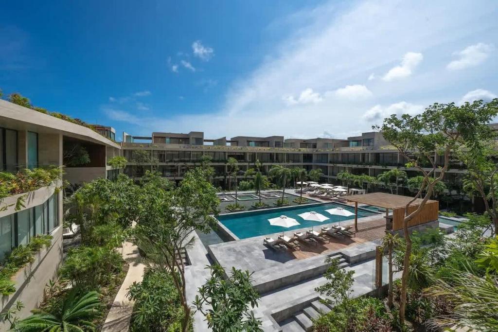 Luxury Penthouse with Private Rooftop Pool - 4