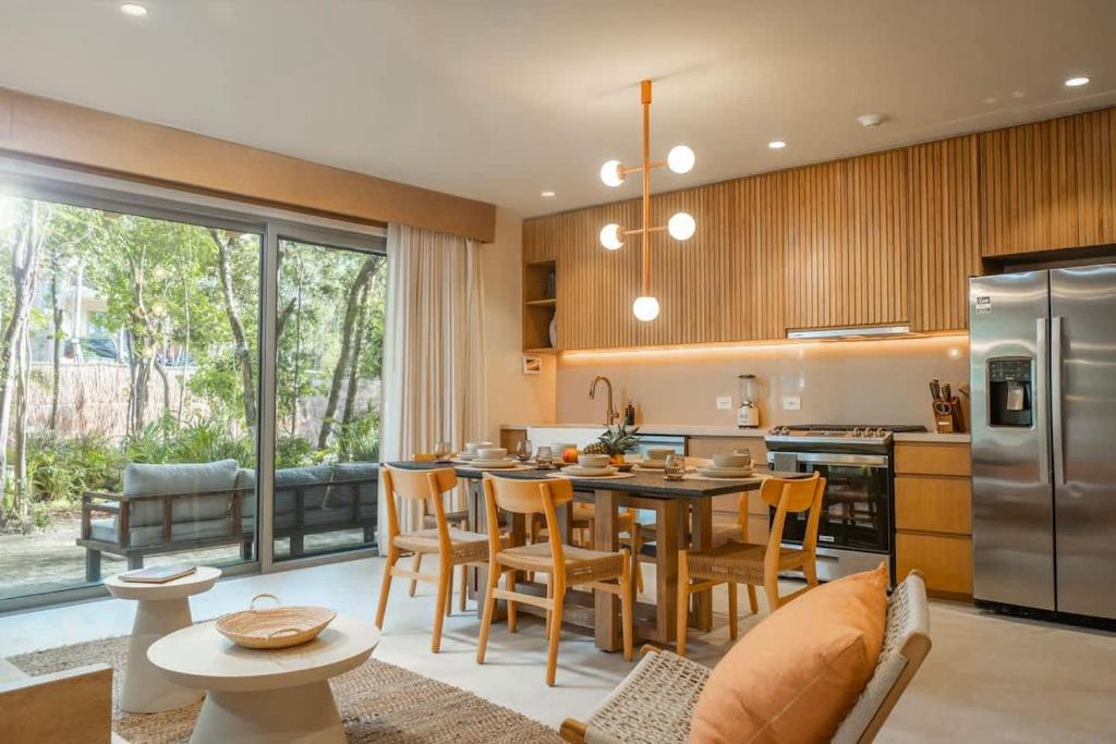 Aflora Townhouse Style - 3BR Garden Condo with Private Pool & Huge Common Pool - 4