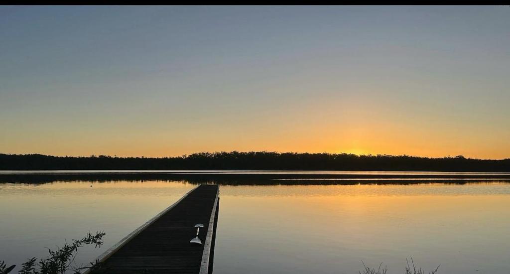 Jerrinja - Absolute waterfront with jetty - 5 mins to Hyams Beach, Erowal Bay