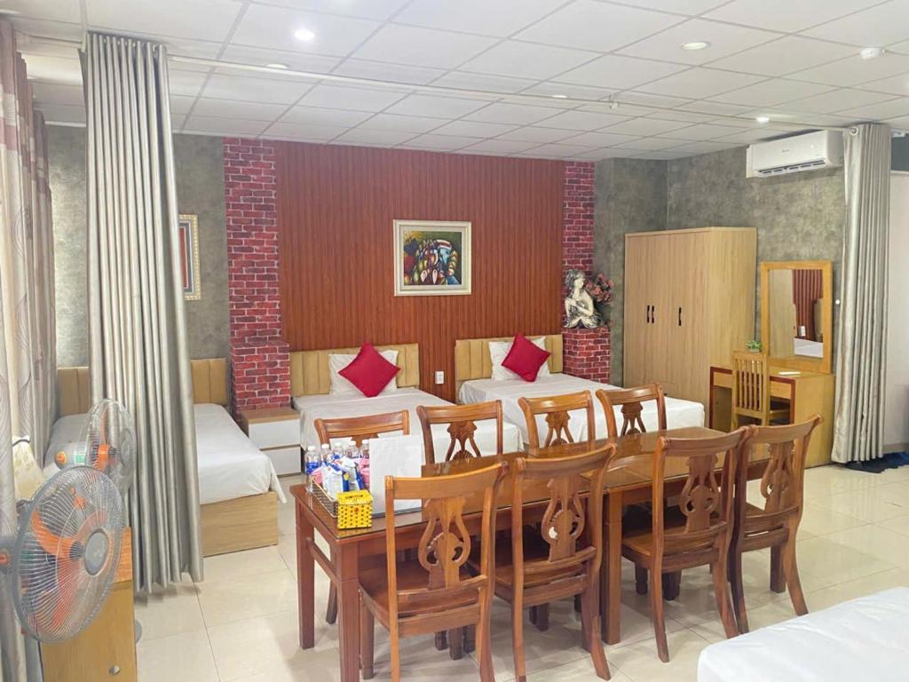 Moon Hotel 56 Truong Cong Giai