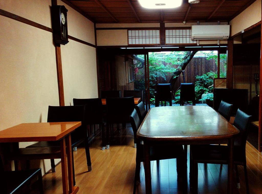 Shared lounge/TV area, Guest House Gajyun in Kyoto