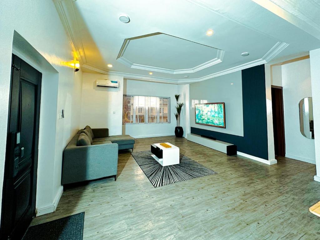 FREE 247 Electricity WIFI Spacious 2B & Art Studio, Лекки