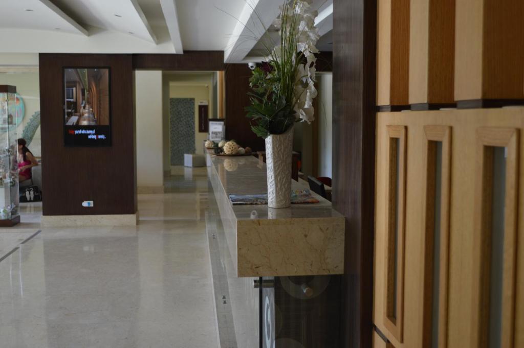 フロント・ロビー