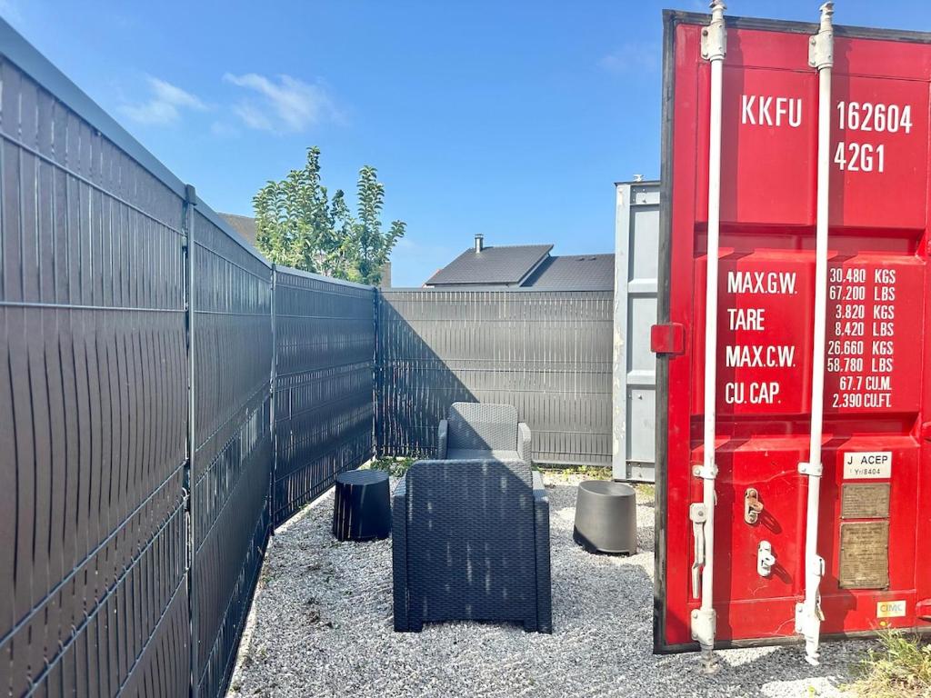 Séjour insolite dans un Container aménagé à Berck avec Borne d'arcade et Babyfoot - 2