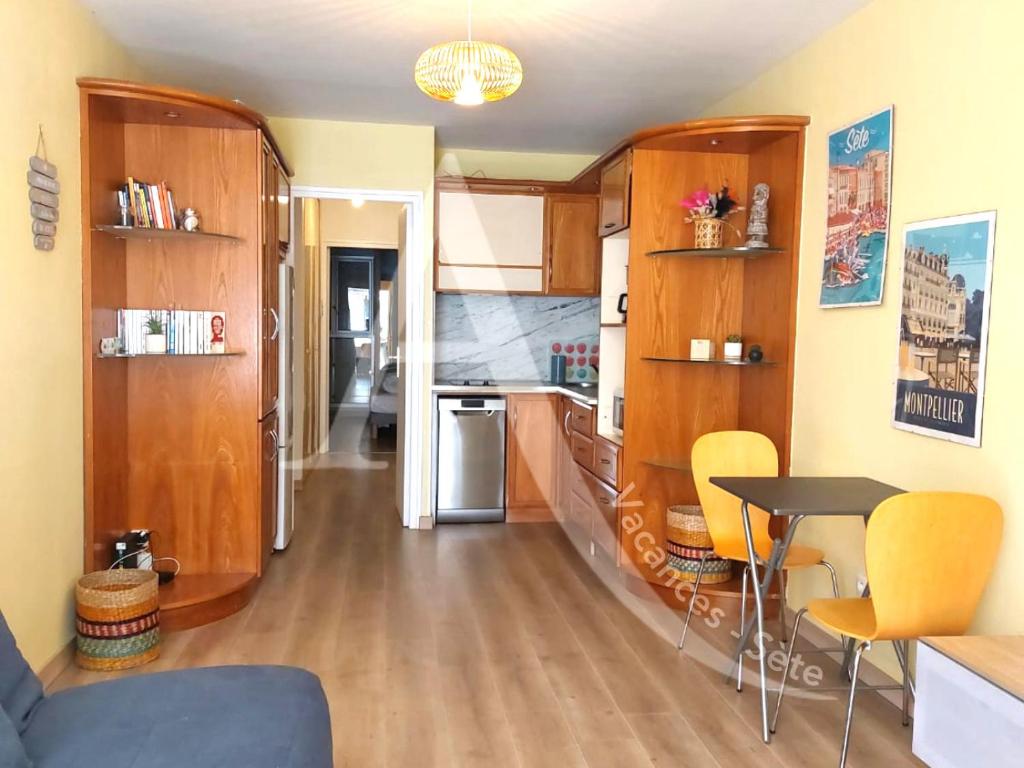 Spacieux T2 avec acces internet a proximite des plages - 2