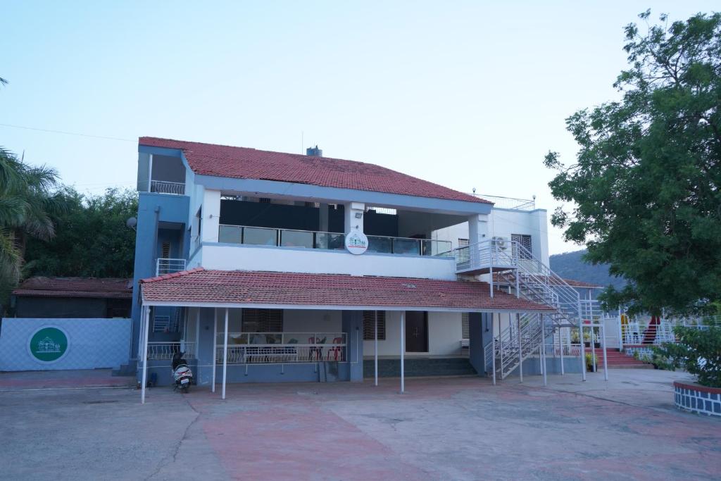 The Green Hill Resort, Māngvādi