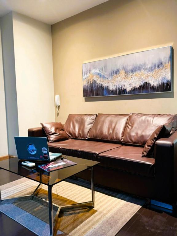 Makati Penthouse 2 bedroom with balcony City View, Manila