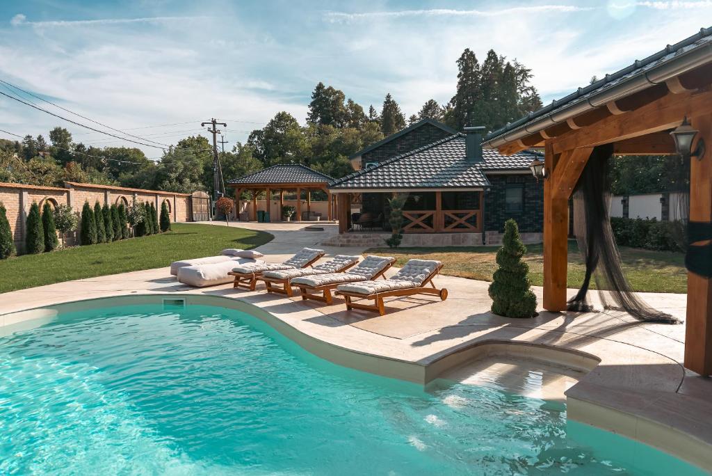 Casa Lumina, Gročanska Ada