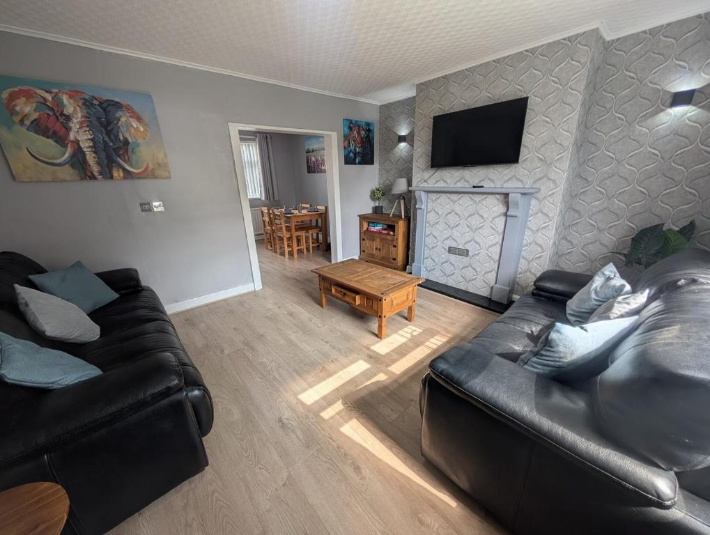 Stylish 2BD Bradford Home near Parks, Bradford