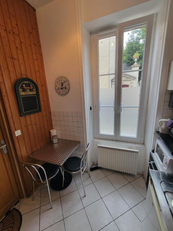 Le Studio Parisien, Saint-Jean-dʼAngély