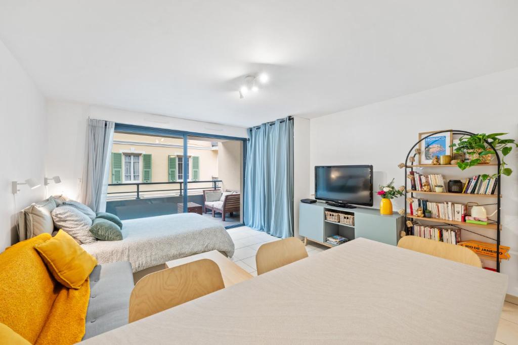 Cozy studio with terrace, Monaco and beach 5 min away, Cap d'Ail