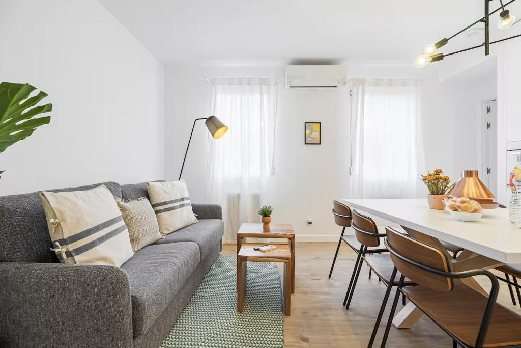 Hugo - appartement 4 personnes - check in h24 - wifi, Villeurbanne