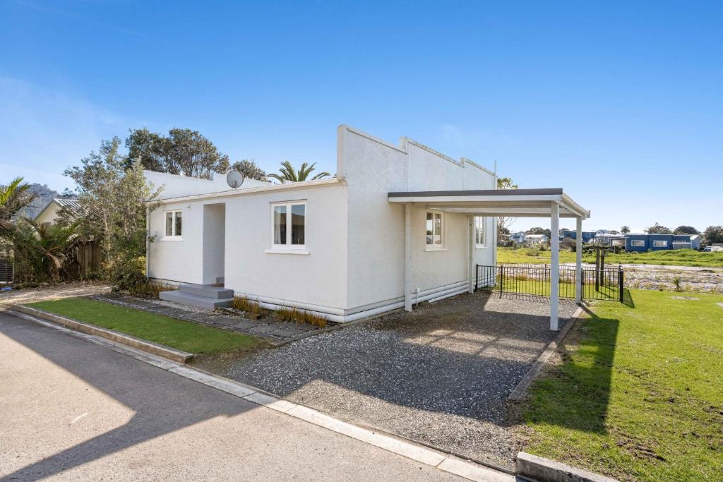 Coastal Escape - Waihi Beach Holiday Home, Waihi Beach