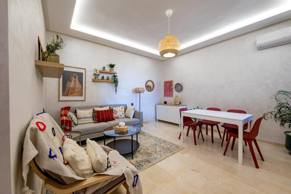 Modern Apt with Balcony & Pool in Central Marrakesh, Marakéš