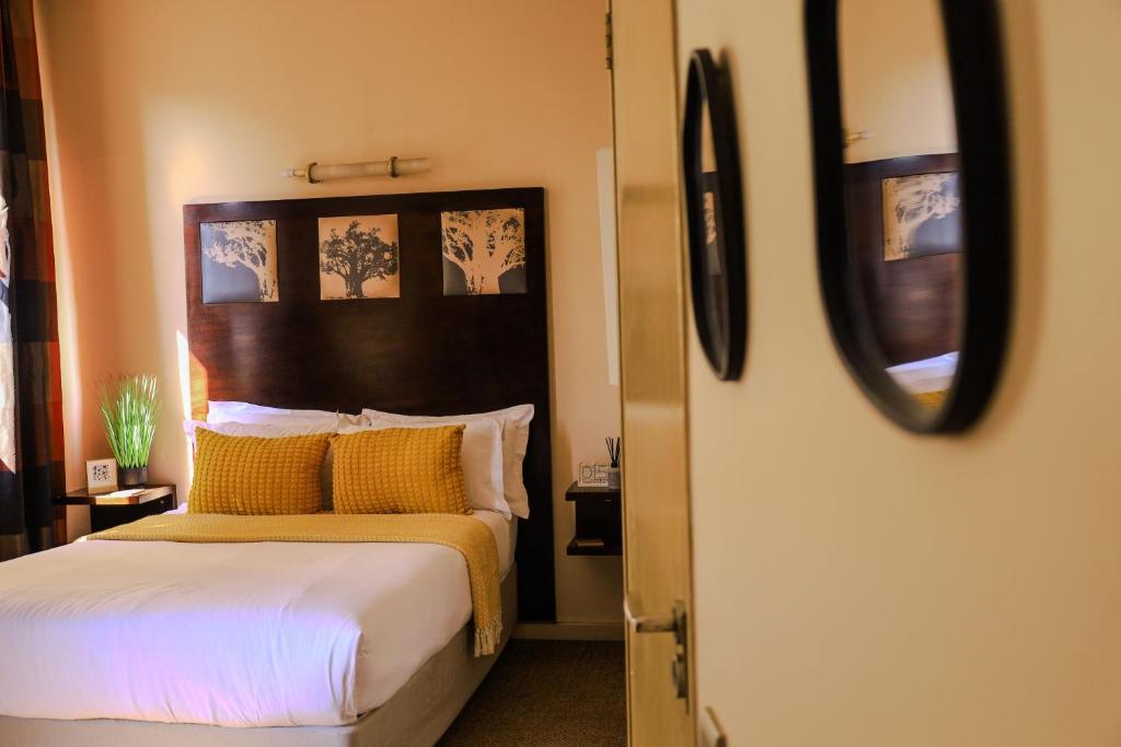 Modern Bachelor, Johannesburg