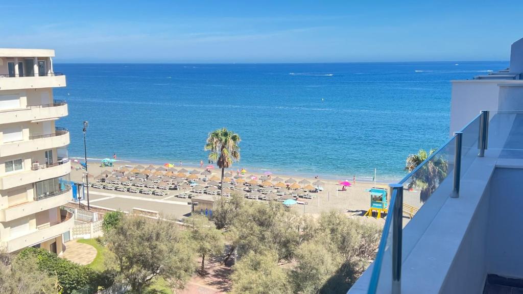 Magnífico Ático 4 hab frente a la playa con piscinas parking incluido por keywise - 2