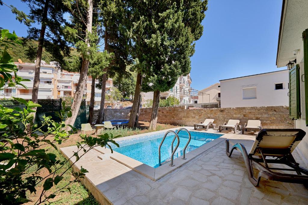 Mediterranean vacation home with pool Petrovac - 2