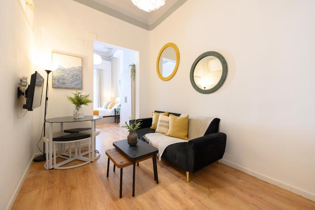 Apartamento de 1 dormitorio con balcón en el corazón de Madrid Temporal CER822, Мадрид