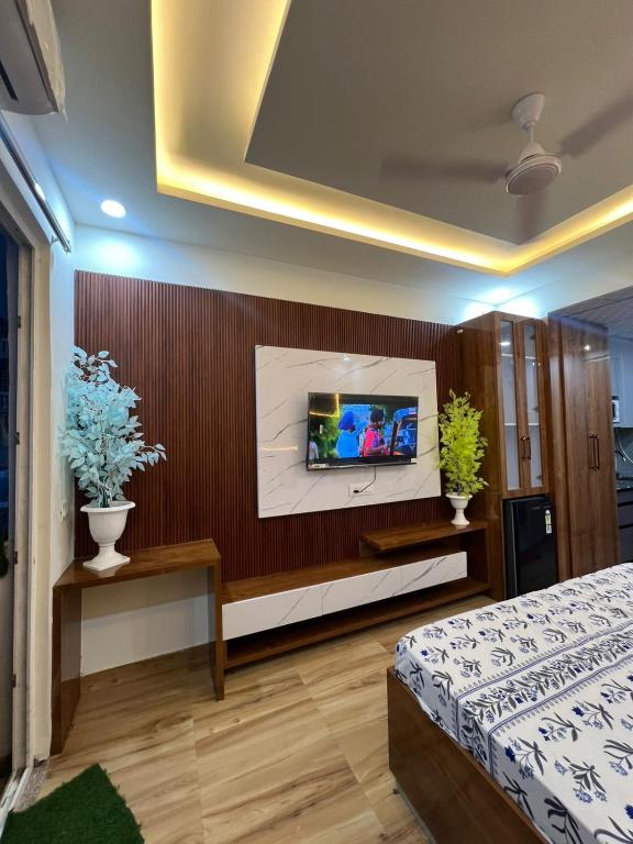 Anmolairbnb, Greater Noida