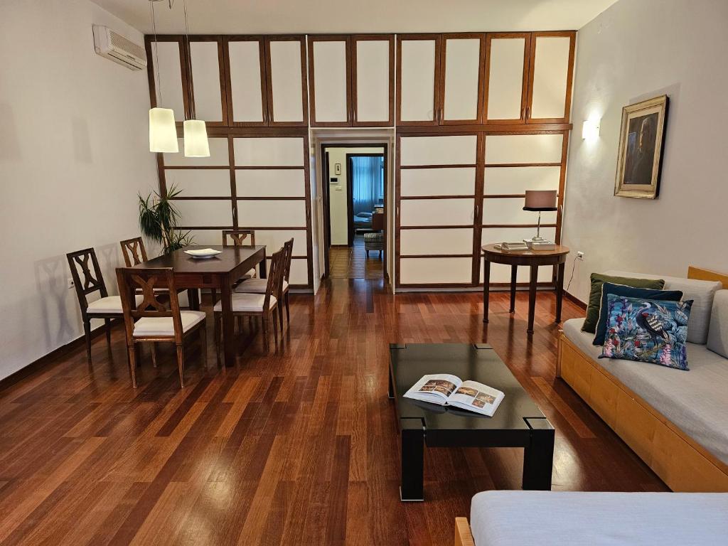 HISTORIC TOWN HOUSE Apartment, Любляна